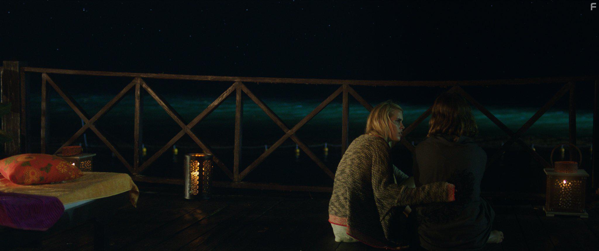 Mandy Moore and Claire Holt in 47 Meters Down (2017)