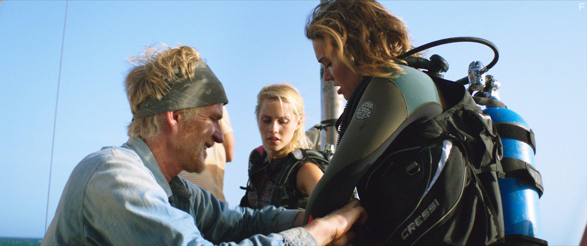 Matthew Modine, Mandy Moore, and Claire Holt in 47 Meters Down (2017)
