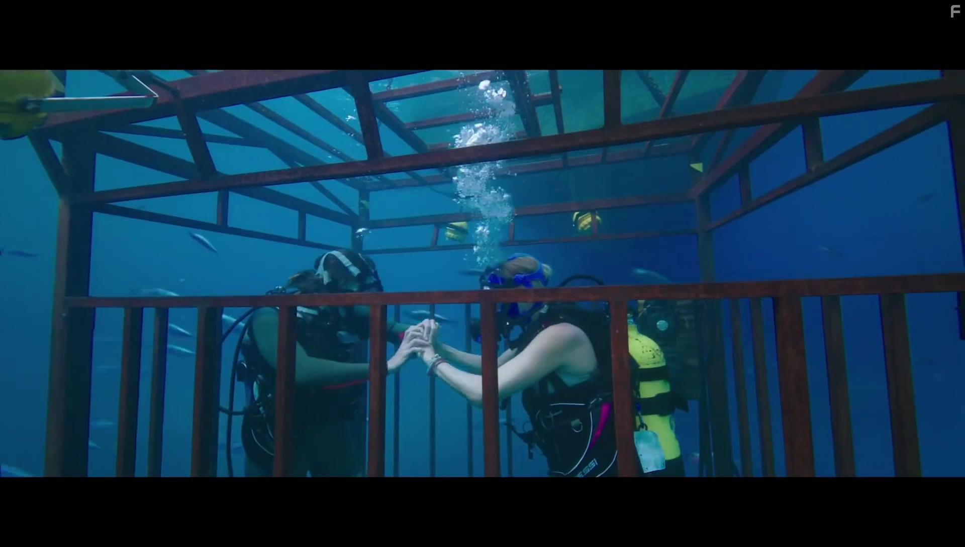 Mandy Moore and Claire Holt in 47 Meters Down (2017)