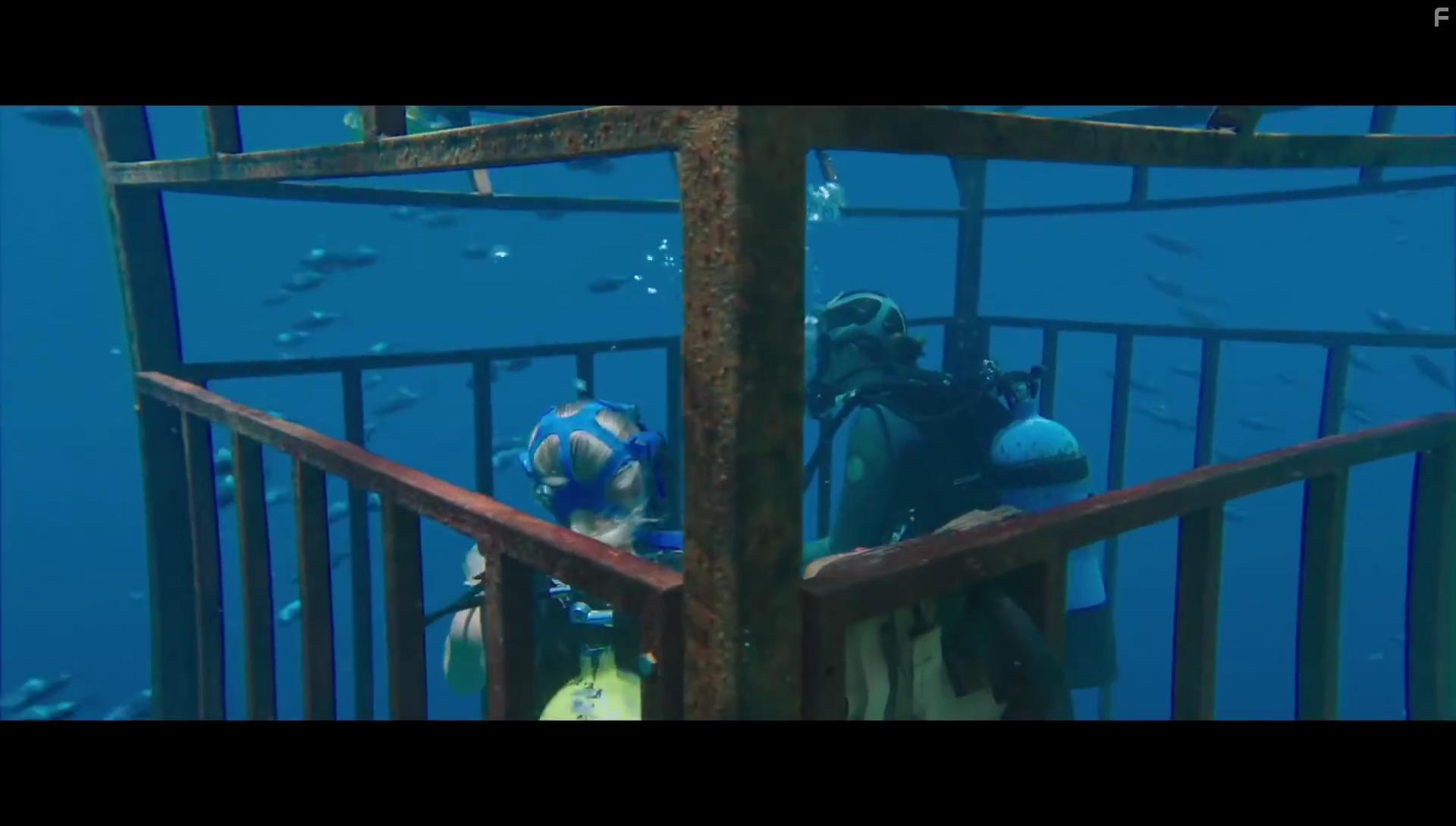 Mandy Moore and Claire Holt in 47 Meters Down (2017)