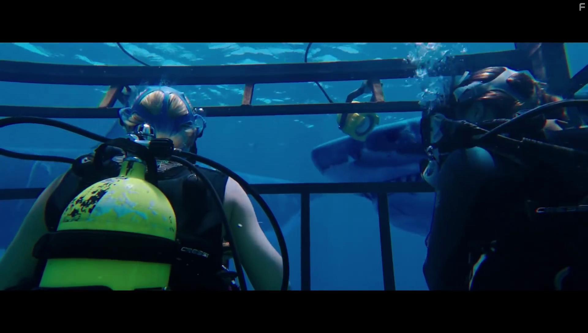 Mandy Moore and Claire Holt in 47 Meters Down (2017)