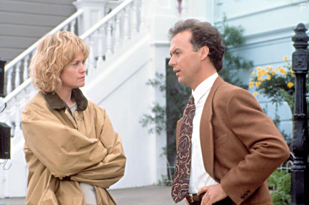 Melanie Griffith and Michael Keaton in Жилец (1990)