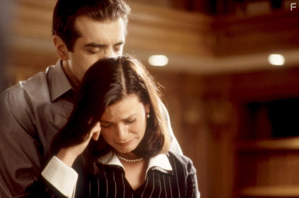 Linda Fiorentino and Chazz Palminteri in Шлюха (1995)