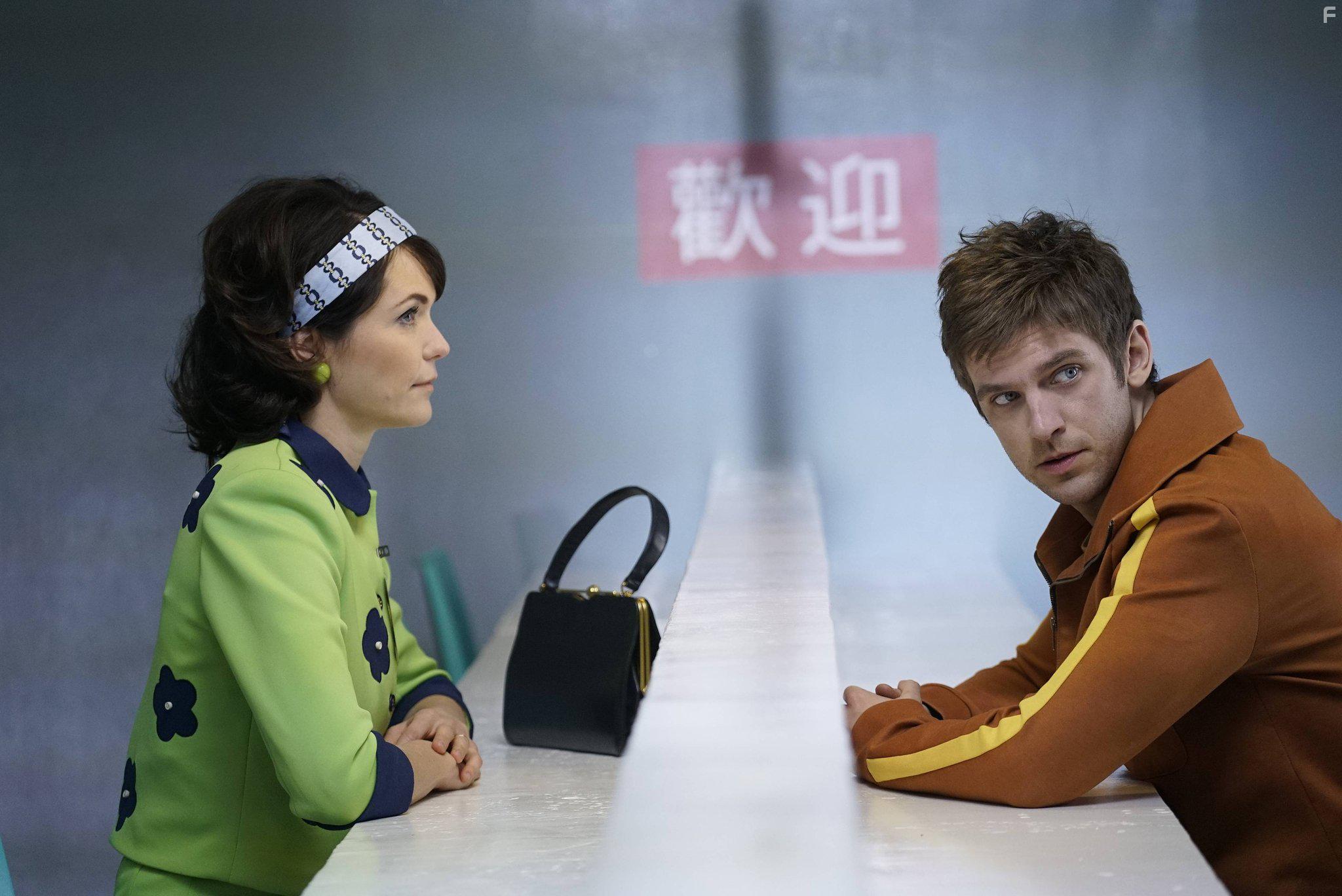 Katie Aselton and Dan Stevens in Legion (2017)