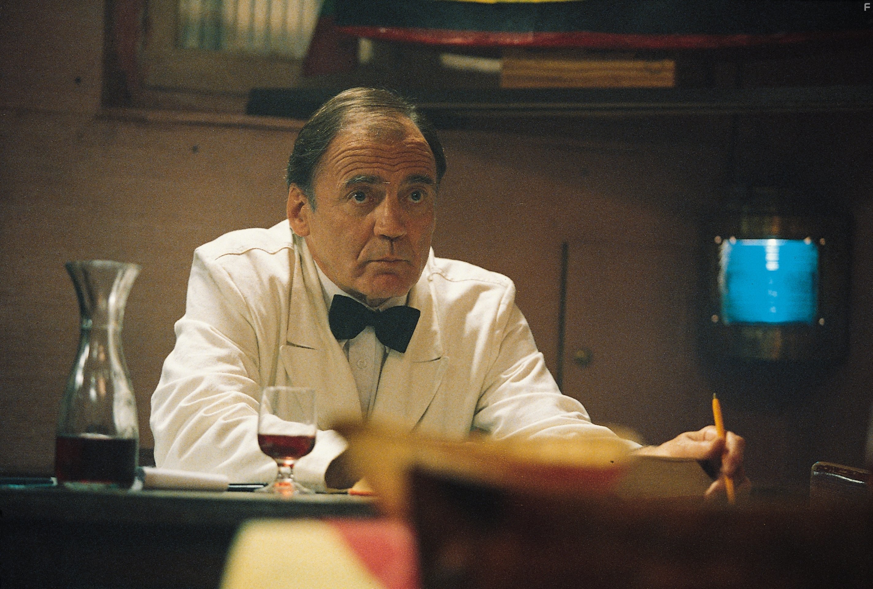 Bruno Ganz in Хлеб и тюльпаны (2000)