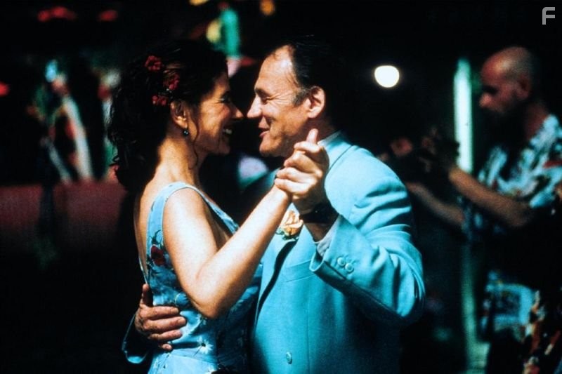 Bruno Ganz and Licia Maglietta in Хлеб и тюльпаны (2000)