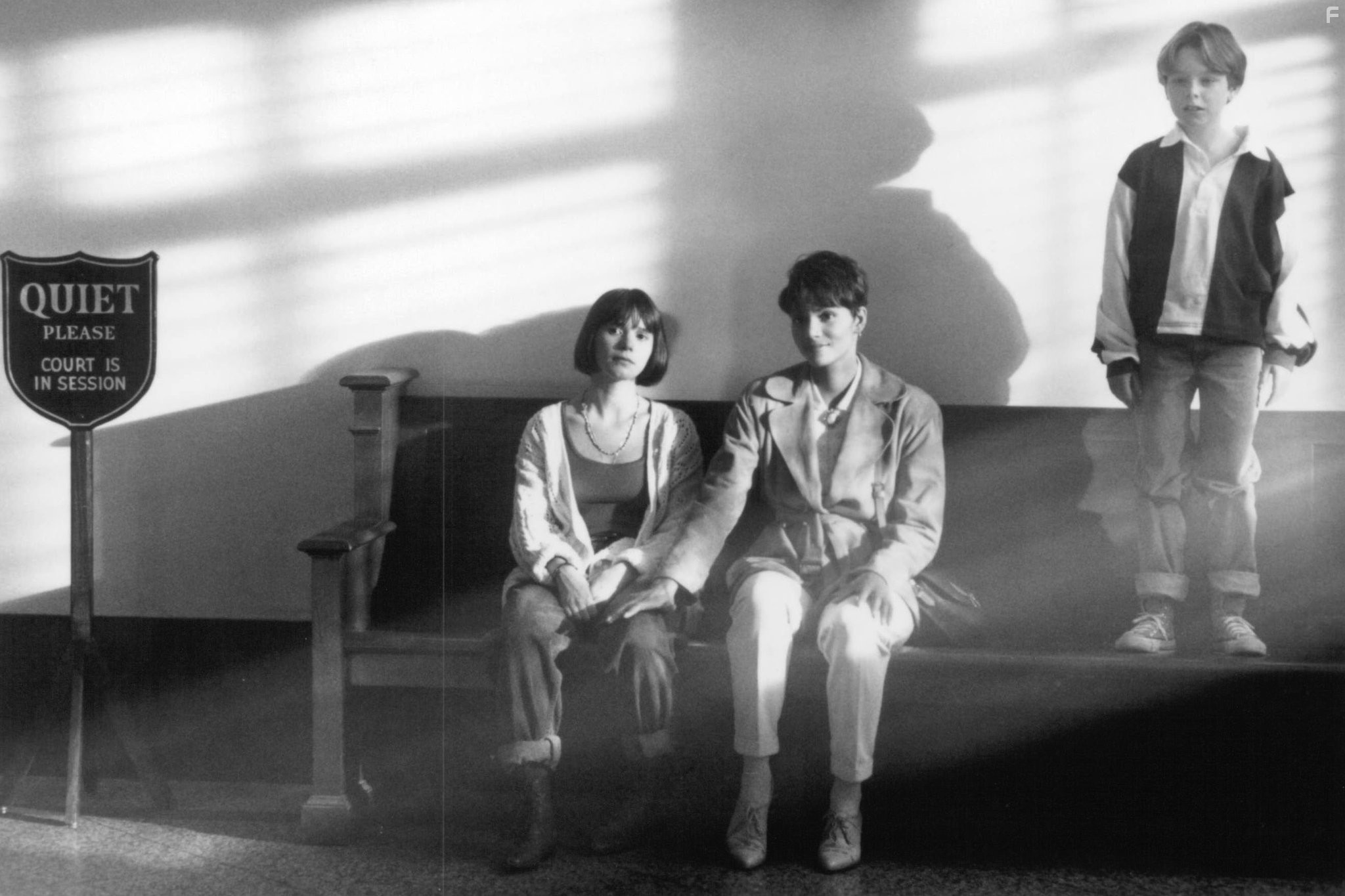 Halle Berry, Sabrina Lloyd, and Brian Bonsall in Отчаянный папа (1993)