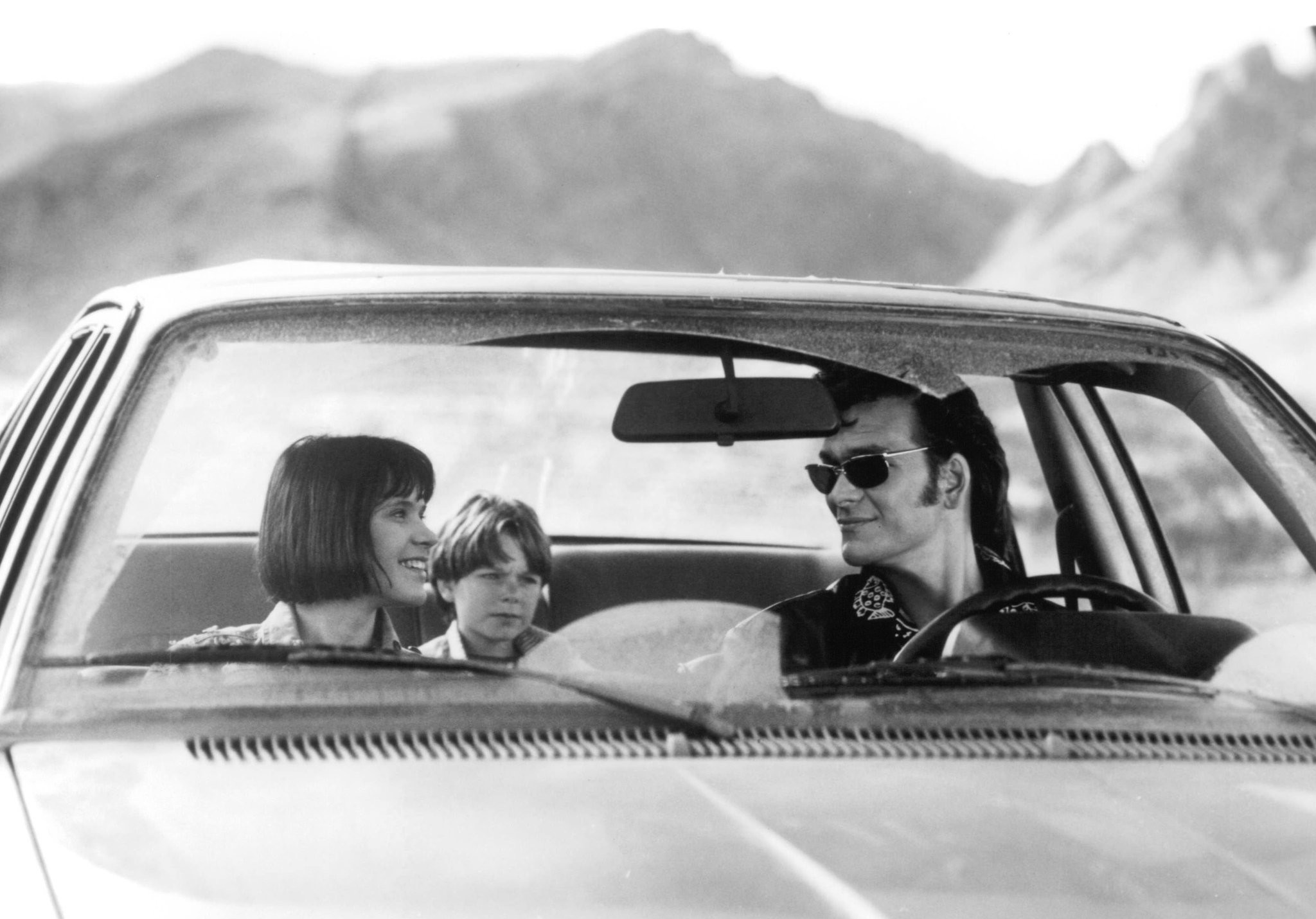 Patrick Swayze, Sabrina Lloyd, and Brian Bonsall in Отчаянный папа (1993)