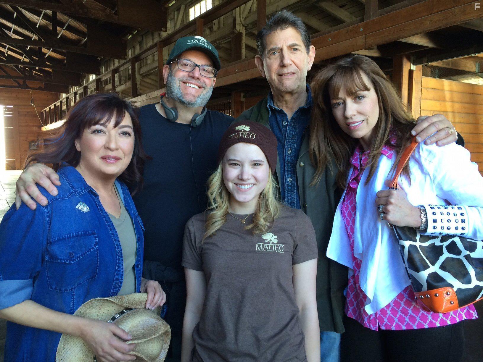 Peter Coyote, Elizabeth Pea, Mackenzie Phillips, Taylor Spreitler, and Jay Silverman in Girl on the Edge (2015)