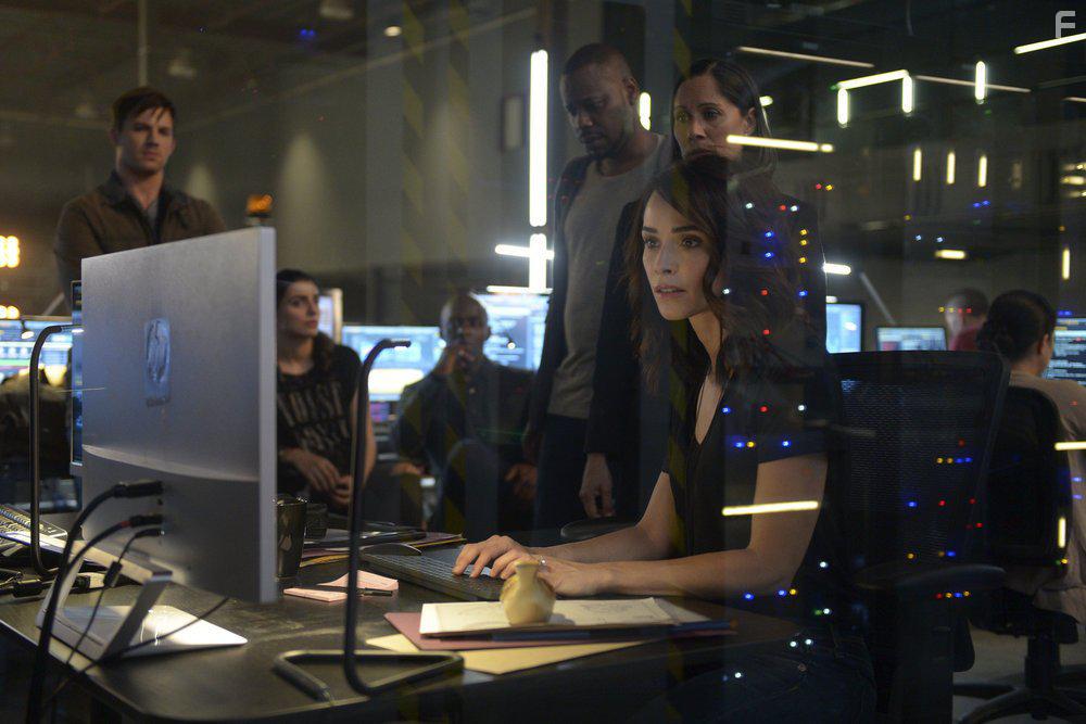 Malcolm Barrett, Sakina Jaffrey, Paterson Joseph, Abigail Spencer, Matt Lanter, and Claudia Doumit in Timeless (2016)