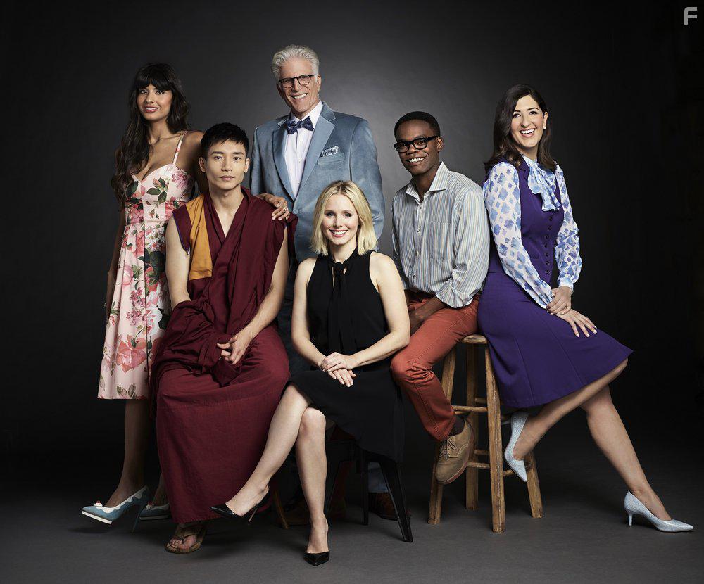 Ted Danson, Kristen Bell, William Jackson Harper, Manny Jacinto, Jameela Jamil, and D'Arcy Carden in The Good Place (2016)