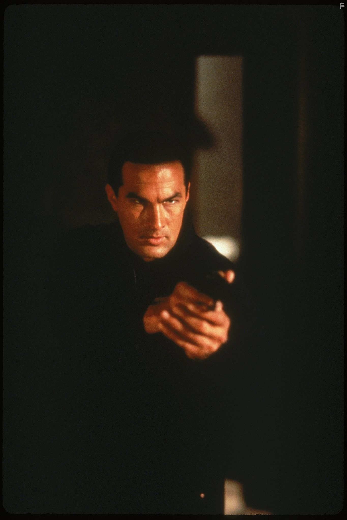 Steven Seagal in Отмеченный смертью (1990)