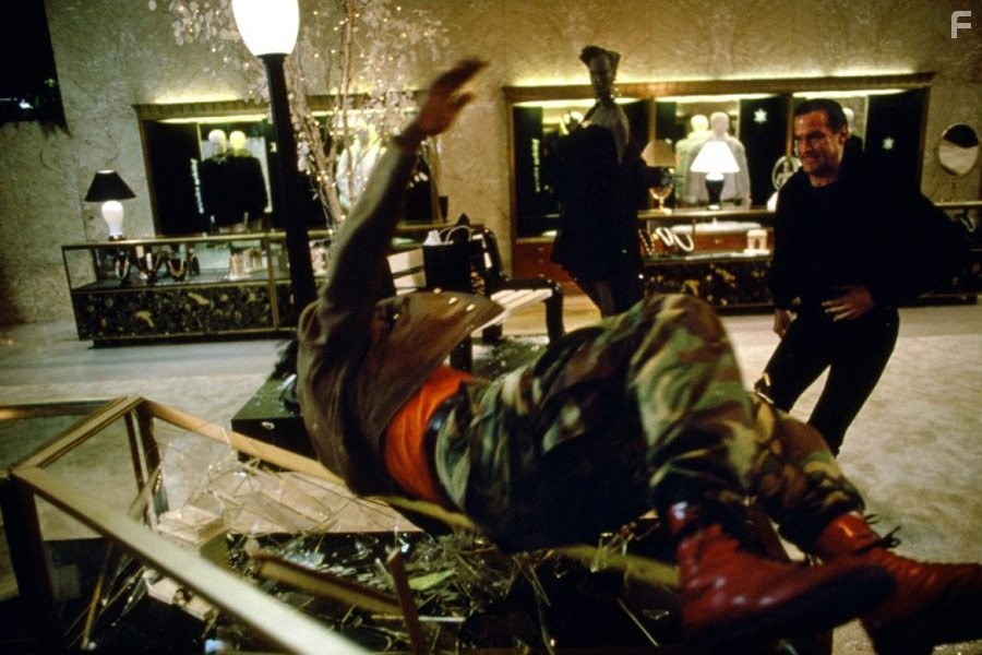 Steven Seagal and Michael Ralph in Отмеченный смертью (1990)