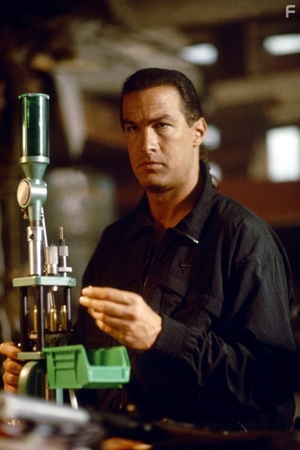 Steven Seagal in Отмеченный смертью (1990)