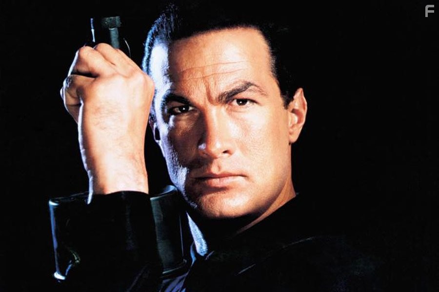 Steven Seagal in Отмеченный смертью (1990)