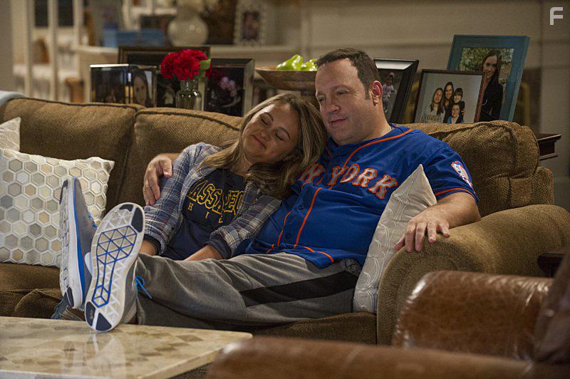Kevin James and Mary-Charles Jones in Kevin Can Wait (2016)