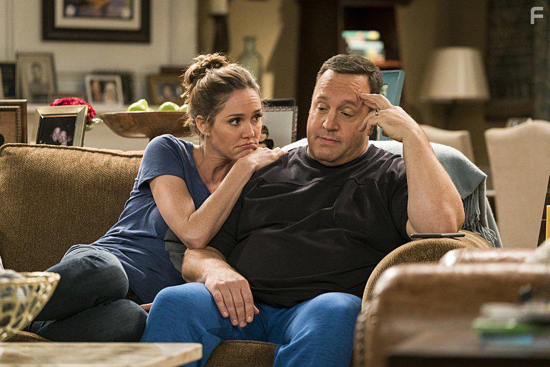 Erinn Hayes and Kevin James in Kevin Can Wait (2016)