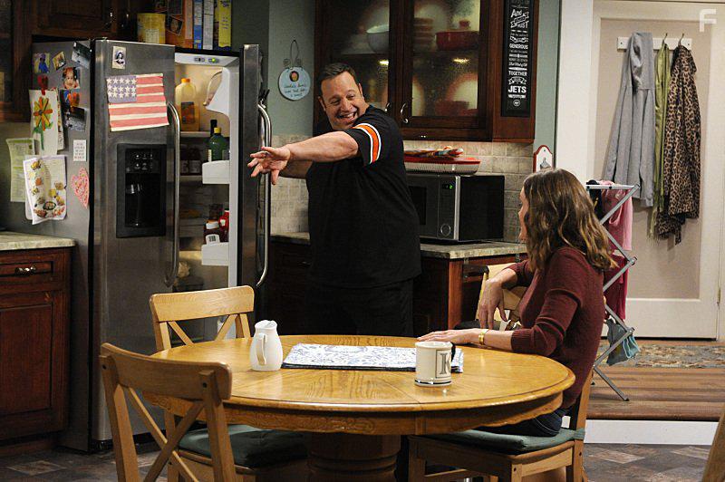 Erinn Hayes and Kevin James in Kevin Can Wait (2016)
