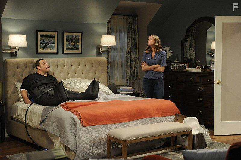Erinn Hayes and Kevin James in Kevin Can Wait (2016)