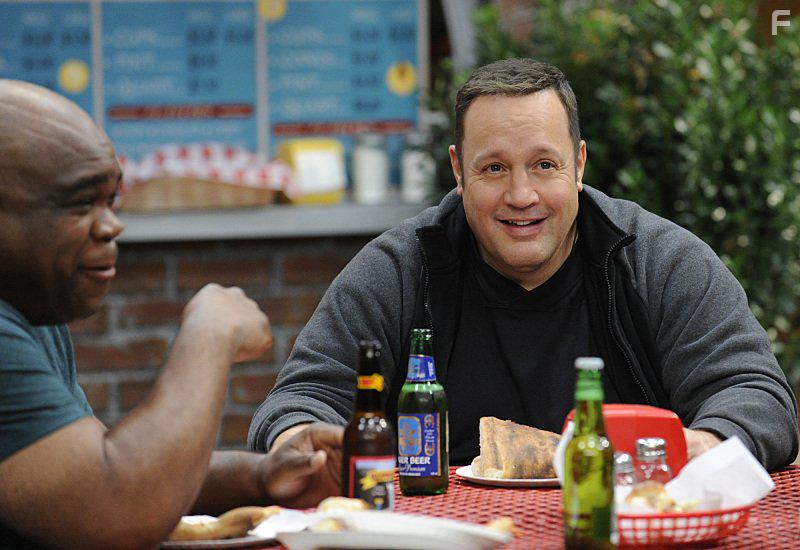Kevin James and Leonard Earl Howze in Kevin Can Wait (2016)