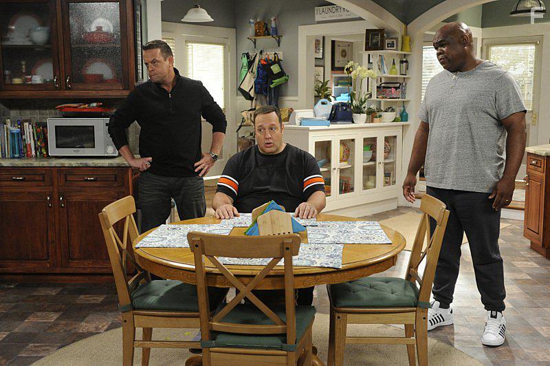 Kevin James, Lenny Venito, and Leonard Earl Howze in Kevin Can Wait (2016)