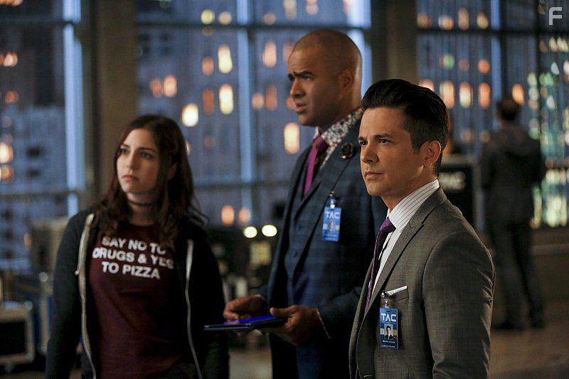 Freddy Rodrguez, Annabelle Attanasio, and Chris Jackson in Bull (2016)