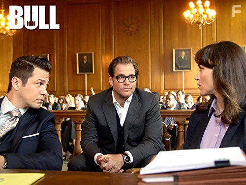 Freddy Rodrguez and Michael Weatherly in Bull (2016)