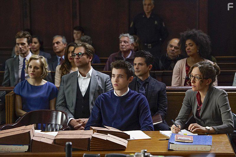 Freddy Rodrguez, Michael Weatherly, Geneva Carr, and Luke Slattery in Bull: The Necklace (2016)