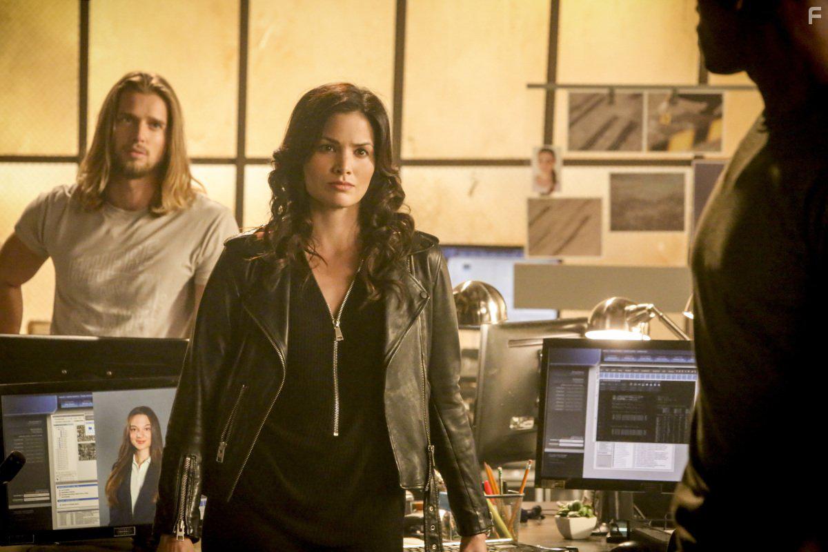 Katrina Law and Drew Van Acker in Training Day (2017)