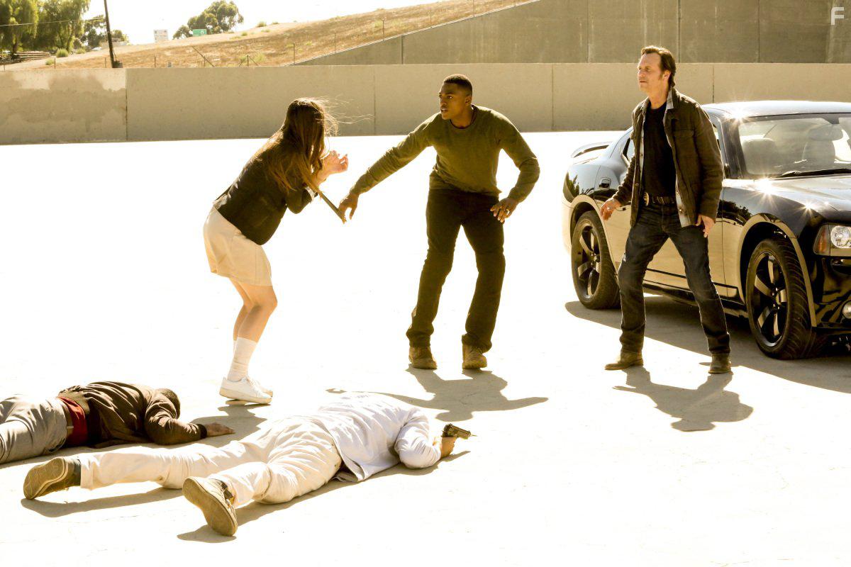 Bill Paxton and Justin Cornwell in Training Day (2017)