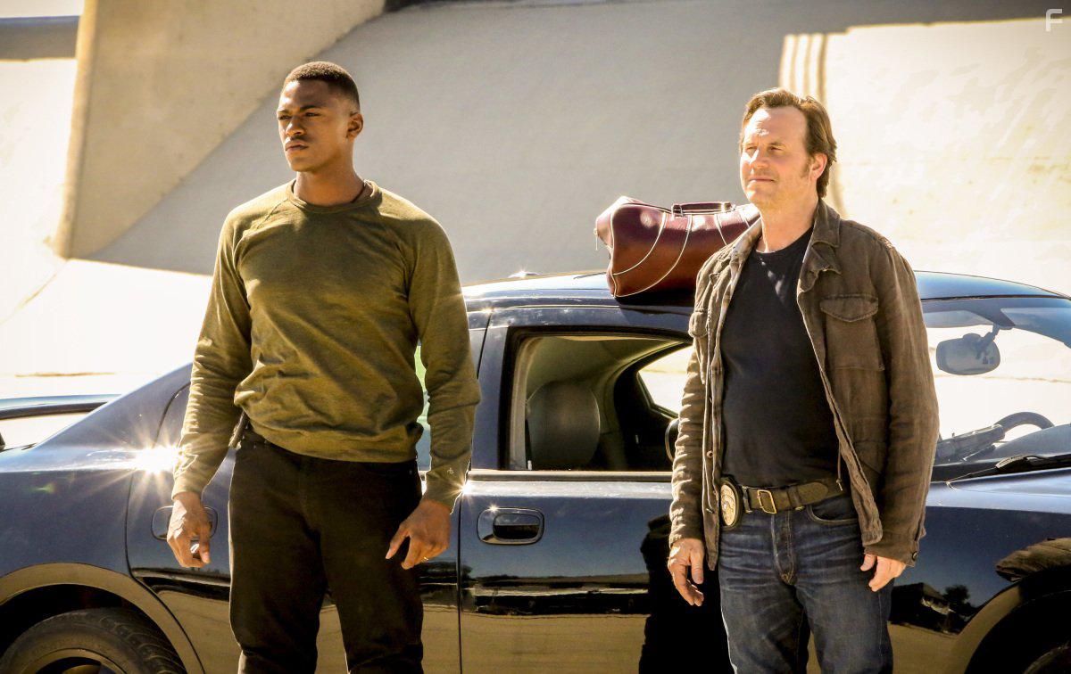 Bill Paxton and Justin Cornwell in Training Day (2017)