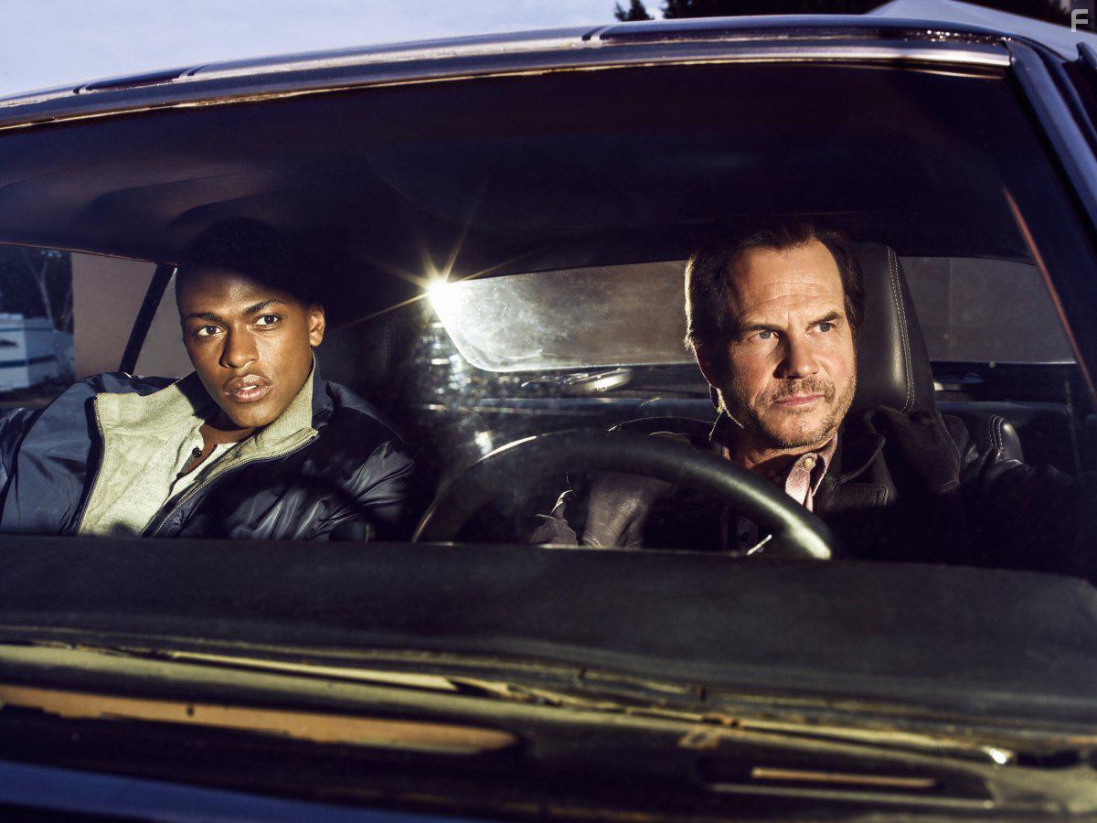 Bill Paxton and Justin Cornwell in Training Day (2017)