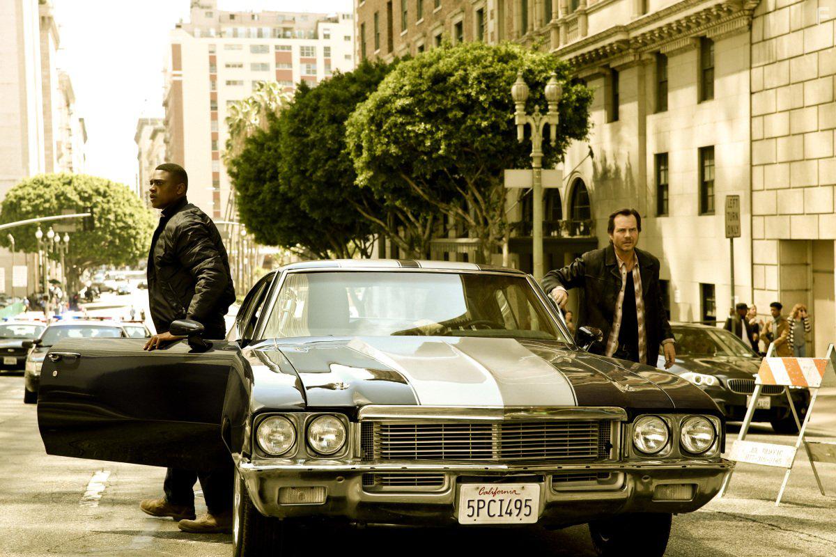 Bill Paxton and Justin Cornwell in Training Day (2017)