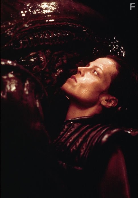 Sigourney Weaver in Чужoй 4: Воскрешение (1997)