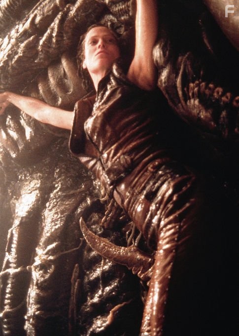 Sigourney Weaver in Чужoй 4: Воскрешение (1997)