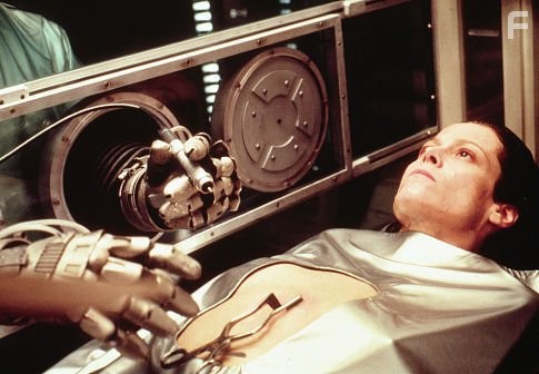 Sigourney Weaver in Чужoй 4: Воскрешение (1997)