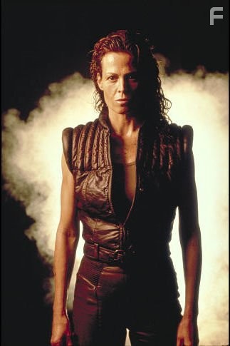 Sigourney Weaver in Чужoй 4: Воскрешение (1997)