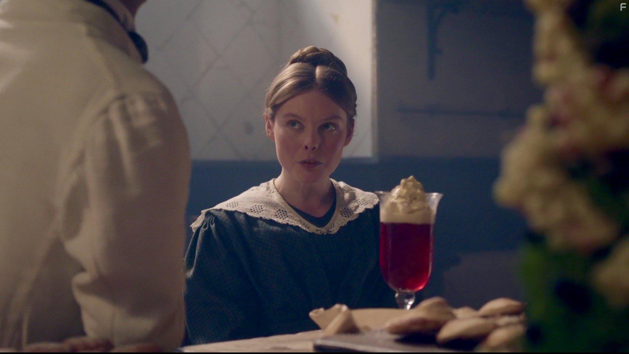 Nell Hudson in Victoria (2016)