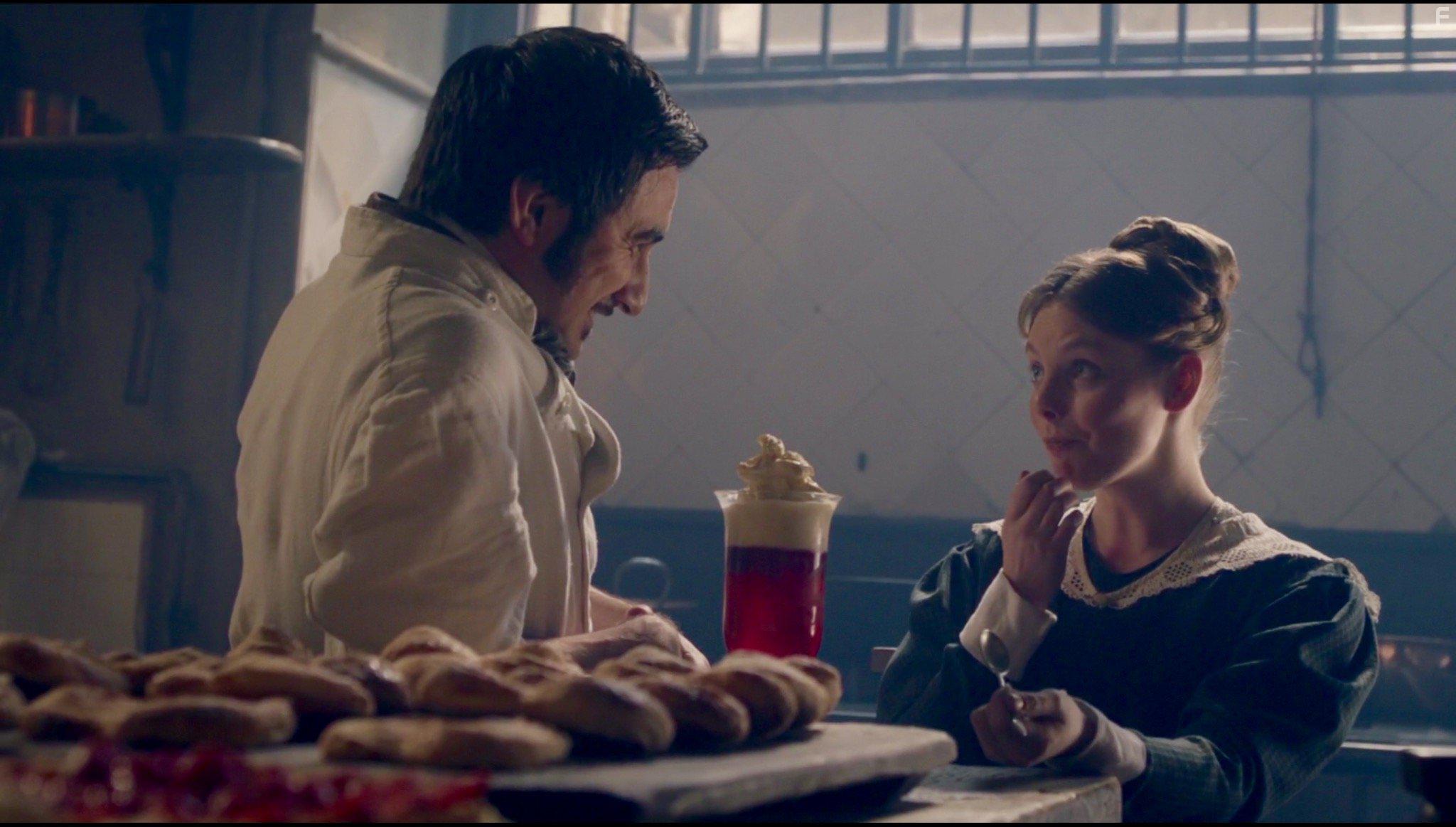 Ferdinand Kingsley and Nell Hudson in Victoria (2016)