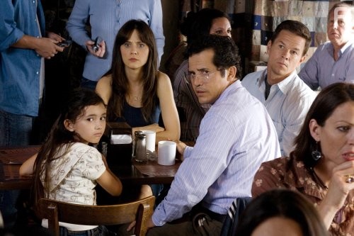Mark Wahlberg, John Leguizamo, Zooey Deschanel, and Ashlyn Sanchez in Явление (2008)