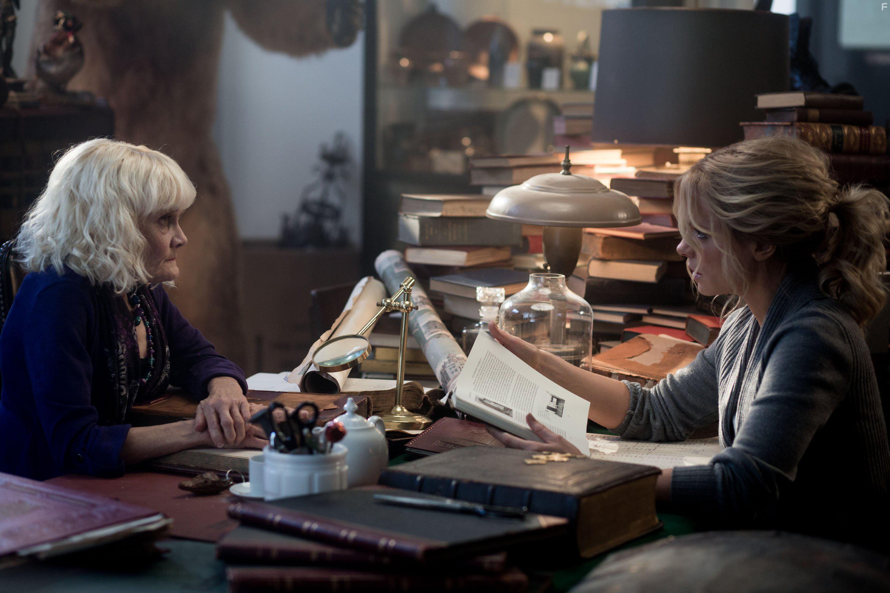 Kate Beckinsale and Marcia DeRousse in The Disappointments Room (2016)