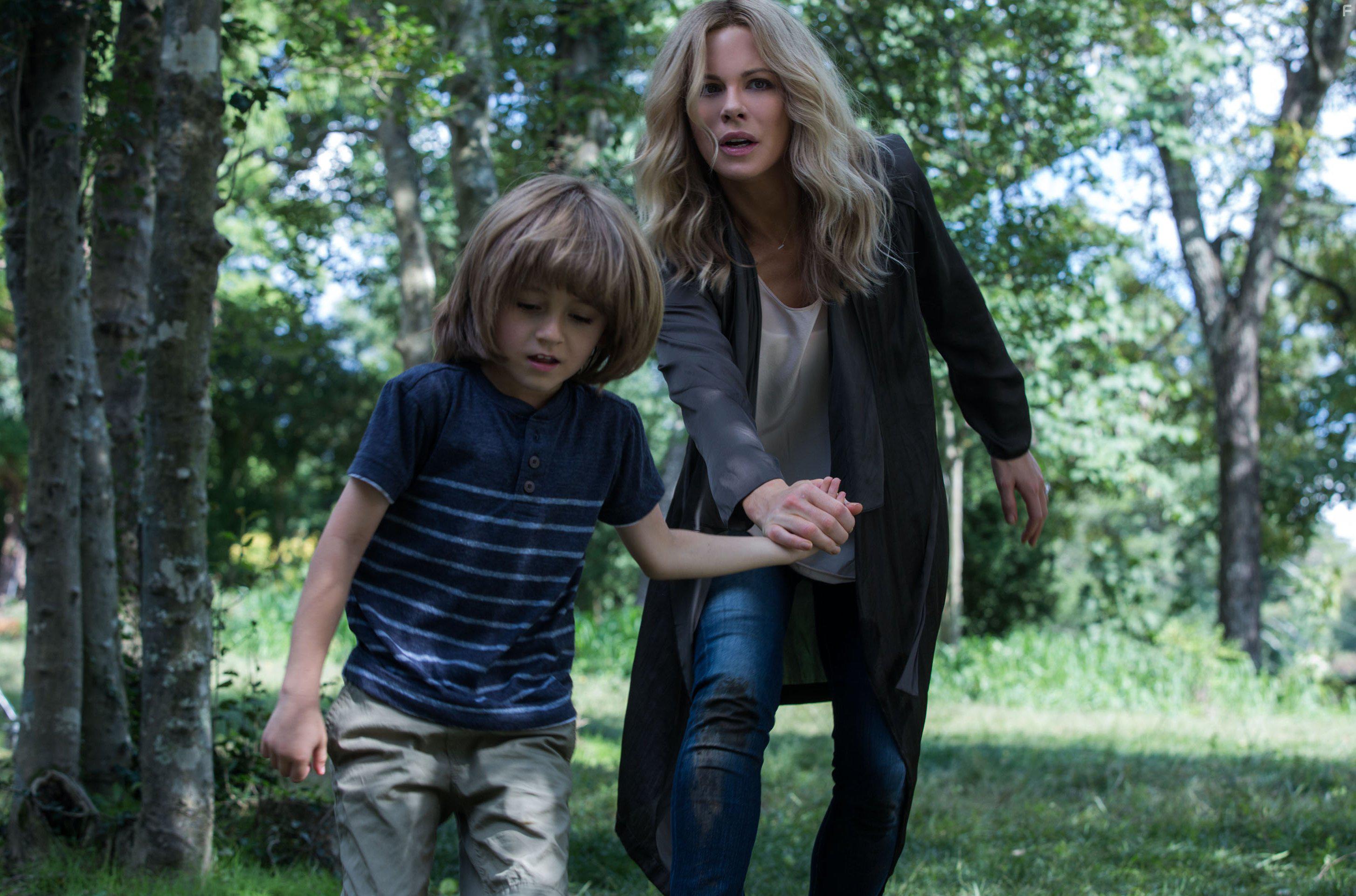 Kate Beckinsale and Duncan Joiner in The Disappointments Room (2016)
