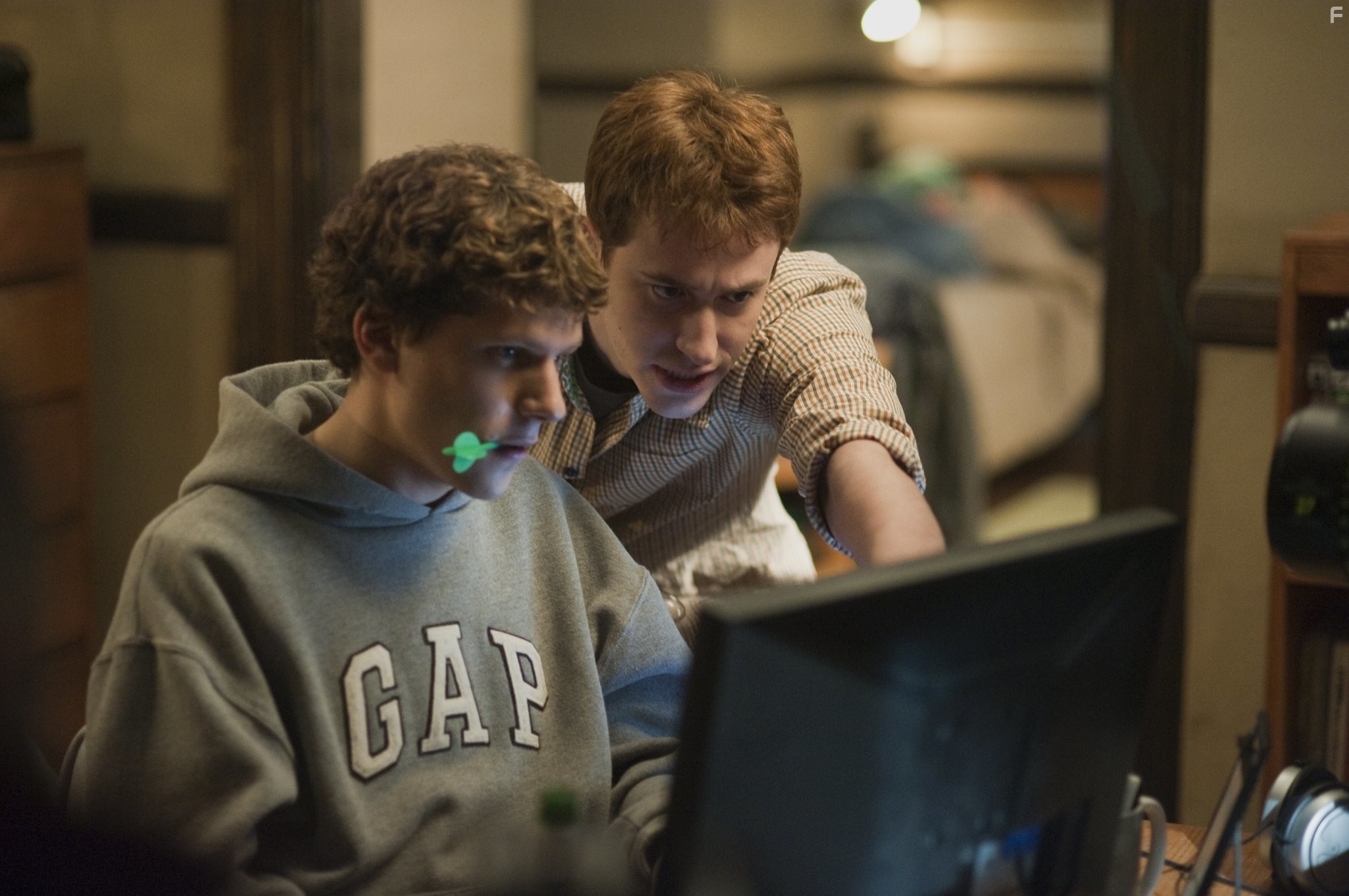 Joseph Mazzello and Jesse Eisenberg in Социальная сеть (2010)