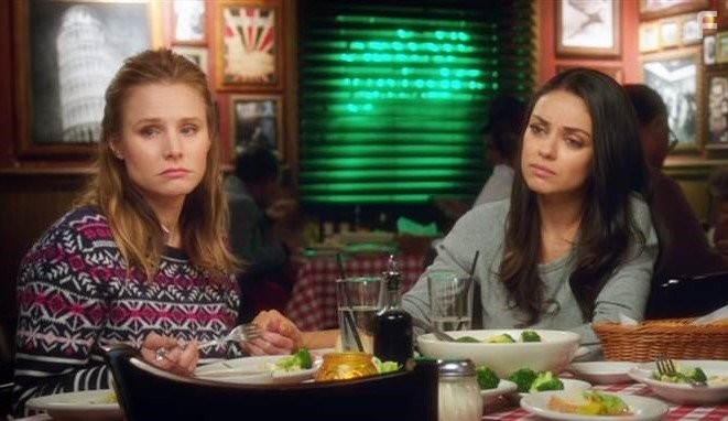 Mila Kunis and Kristen Bell in Очень плохие мамочки (2016)