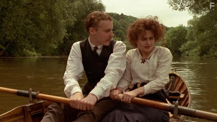 Helena Bonham Carter and Samuel West in Усадьба Хауардс-Энд (1992)