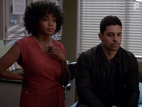 Wilmer Valderrama and Jerrika Hinton in Анатомия страсти (2005)