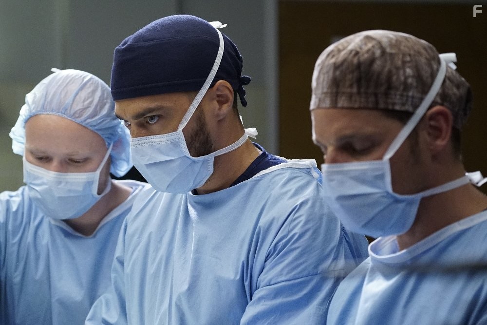 Justin Chambers and Jesse Williams in Анатомия страсти (2005)