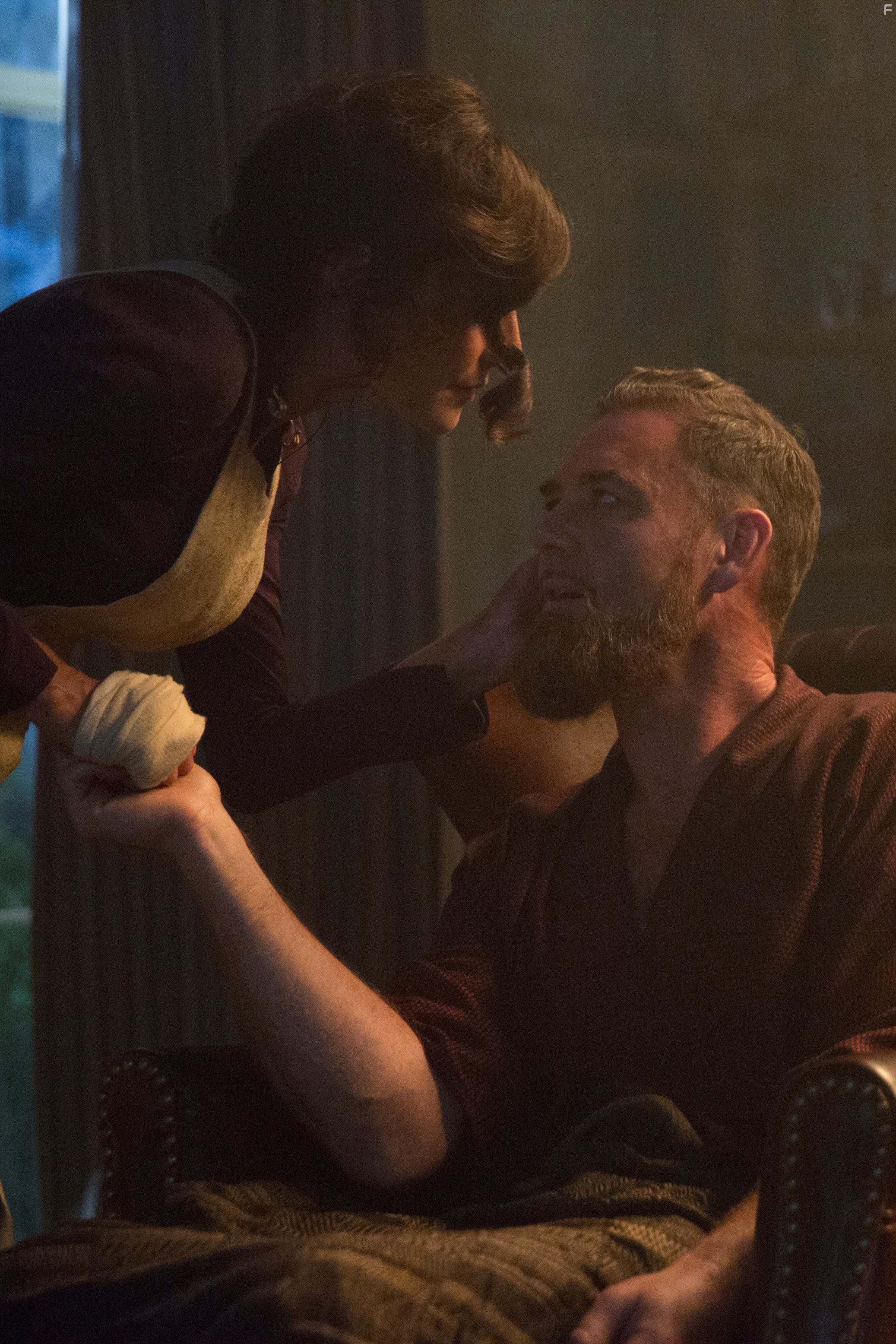 Orla Brady and Marton Csokas in В пустыне смерти (2015)