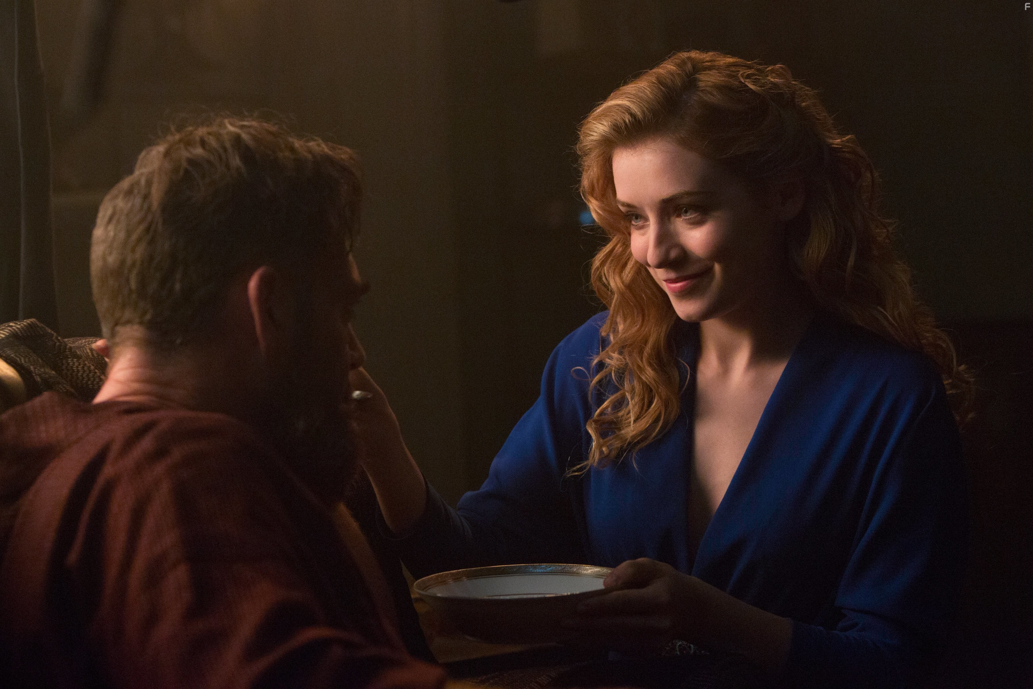 Sarah Bolger and Marton Csokas in В пустыне смерти (2015)