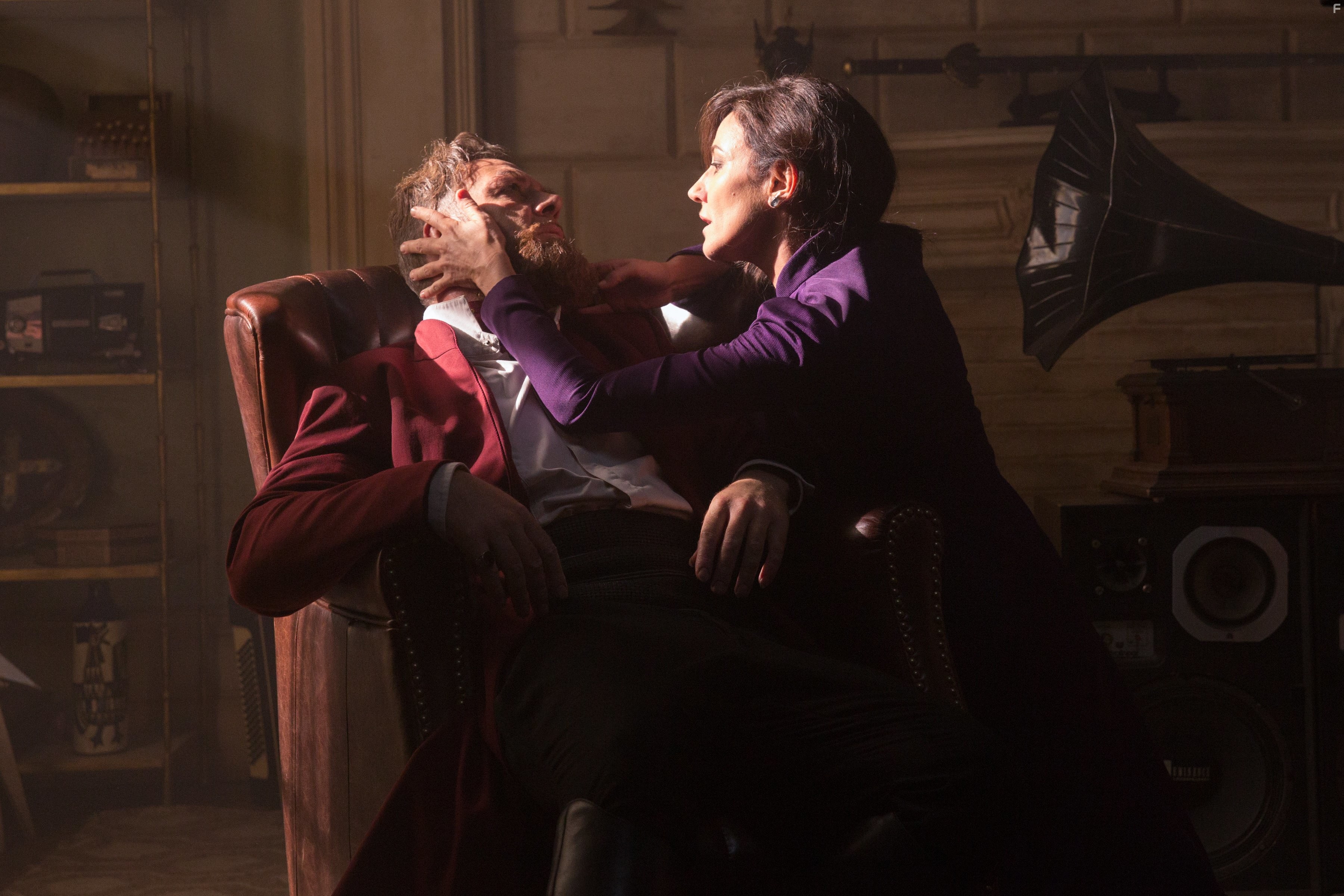 Orla Brady and Marton Csokas in В пустыне смерти (2015)